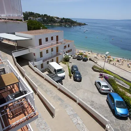 Santa Llucia Apartaments Roses Room photo