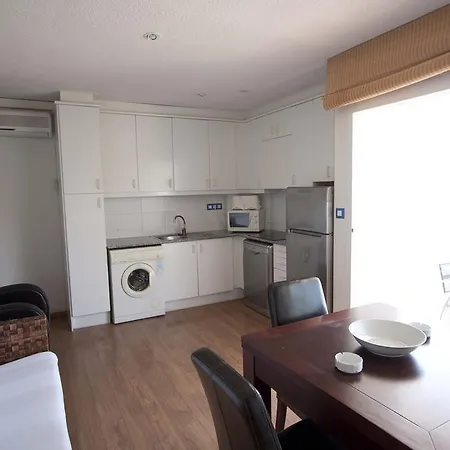 Santa Llucia Apartaments Roses Room photo