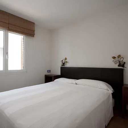 Santa Llucia Apartaments Roses Room photo
